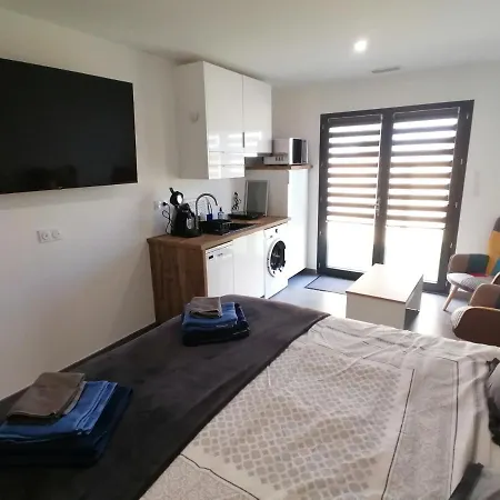 Studio Bleu: Seaside Comfort with Modern Amenities Serignan Exterior photo