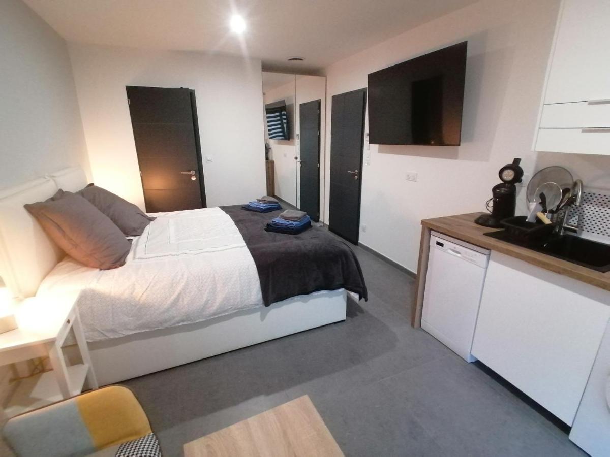 Bleu: Seaside Comfort With Modern Amenities *