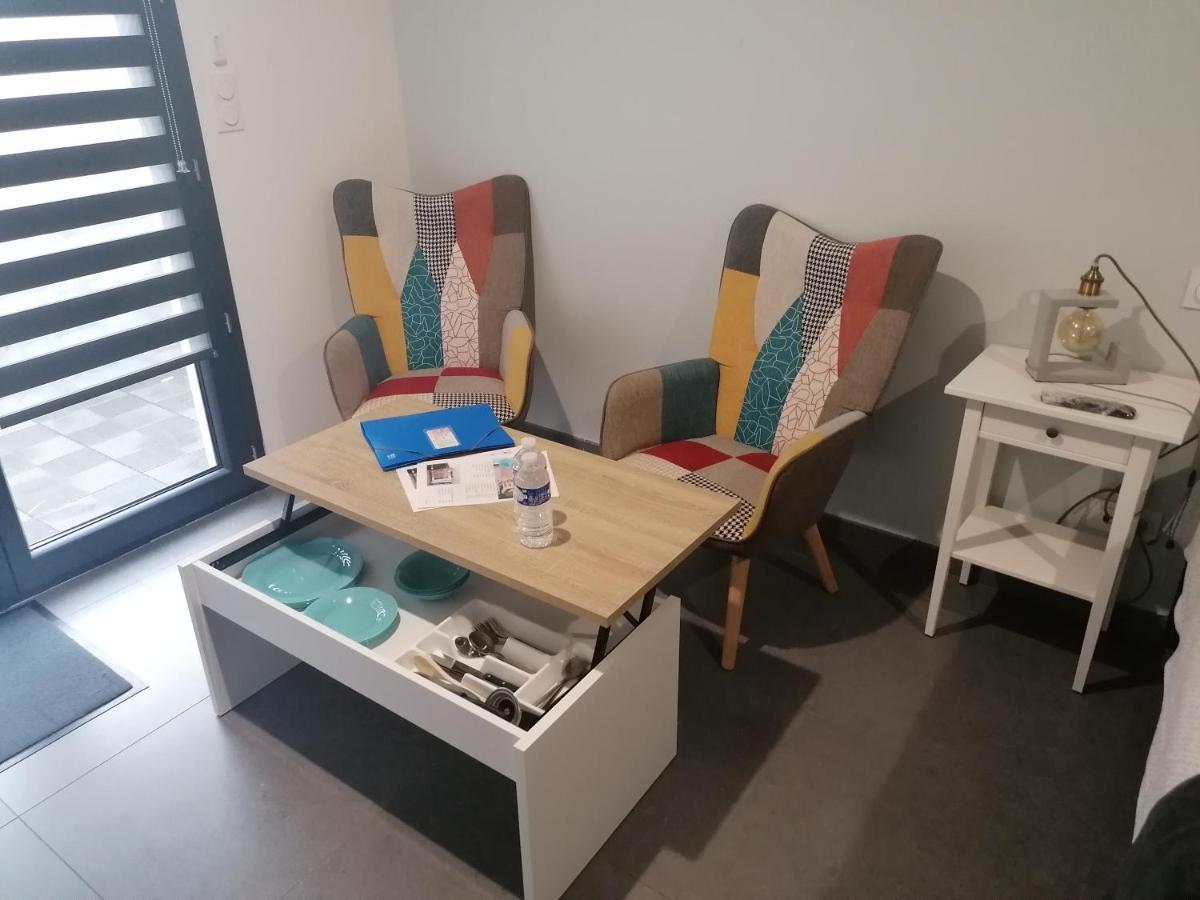 Bleu: Seaside Comfort With Modern Amenities Apartment Serignan