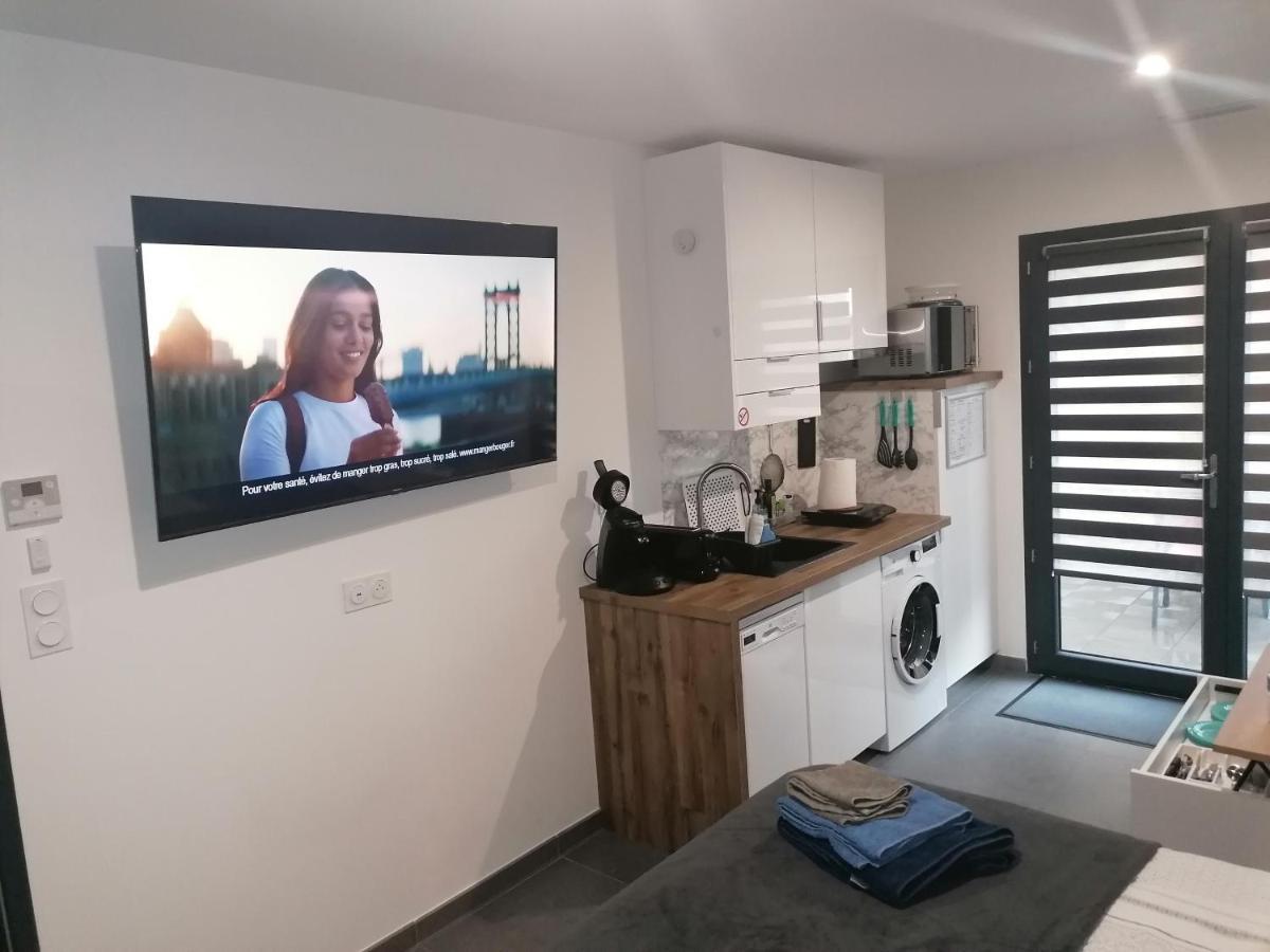 Apartment Bleu: Seaside Comfort With Modern Amenities Serignan